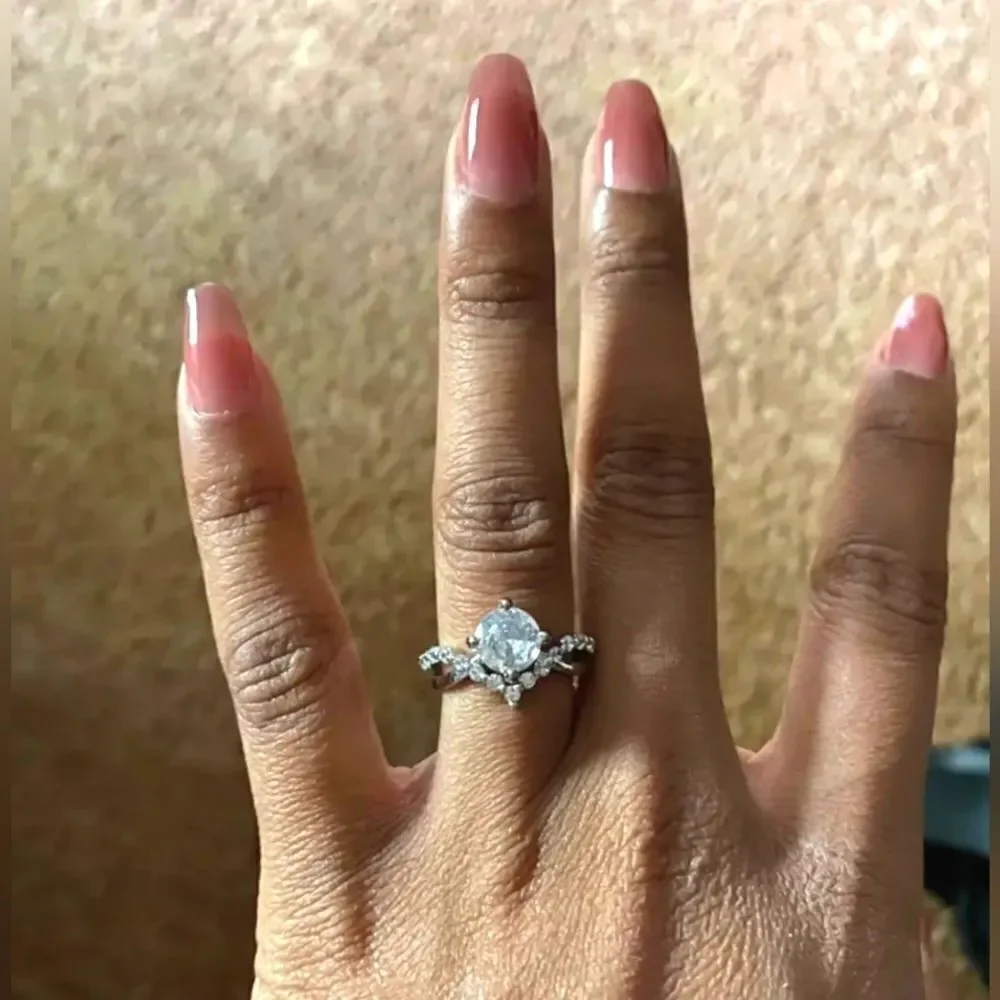 Elegant Simulated Diamonds  exquisitely Designed Women's Wedding Ring